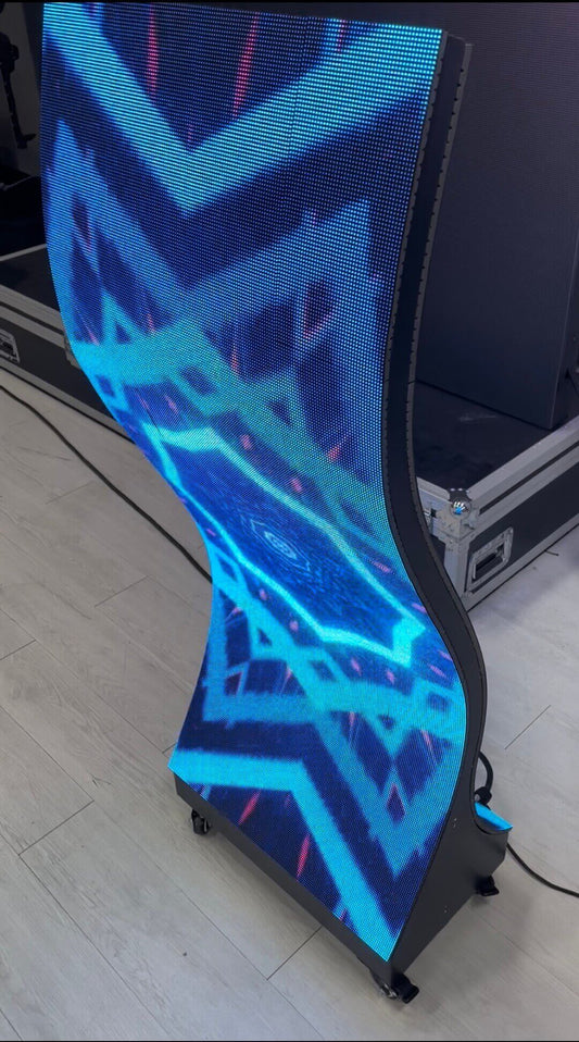 2022年新発売S字型高級両面広告LEDディスプレイスクリーン!